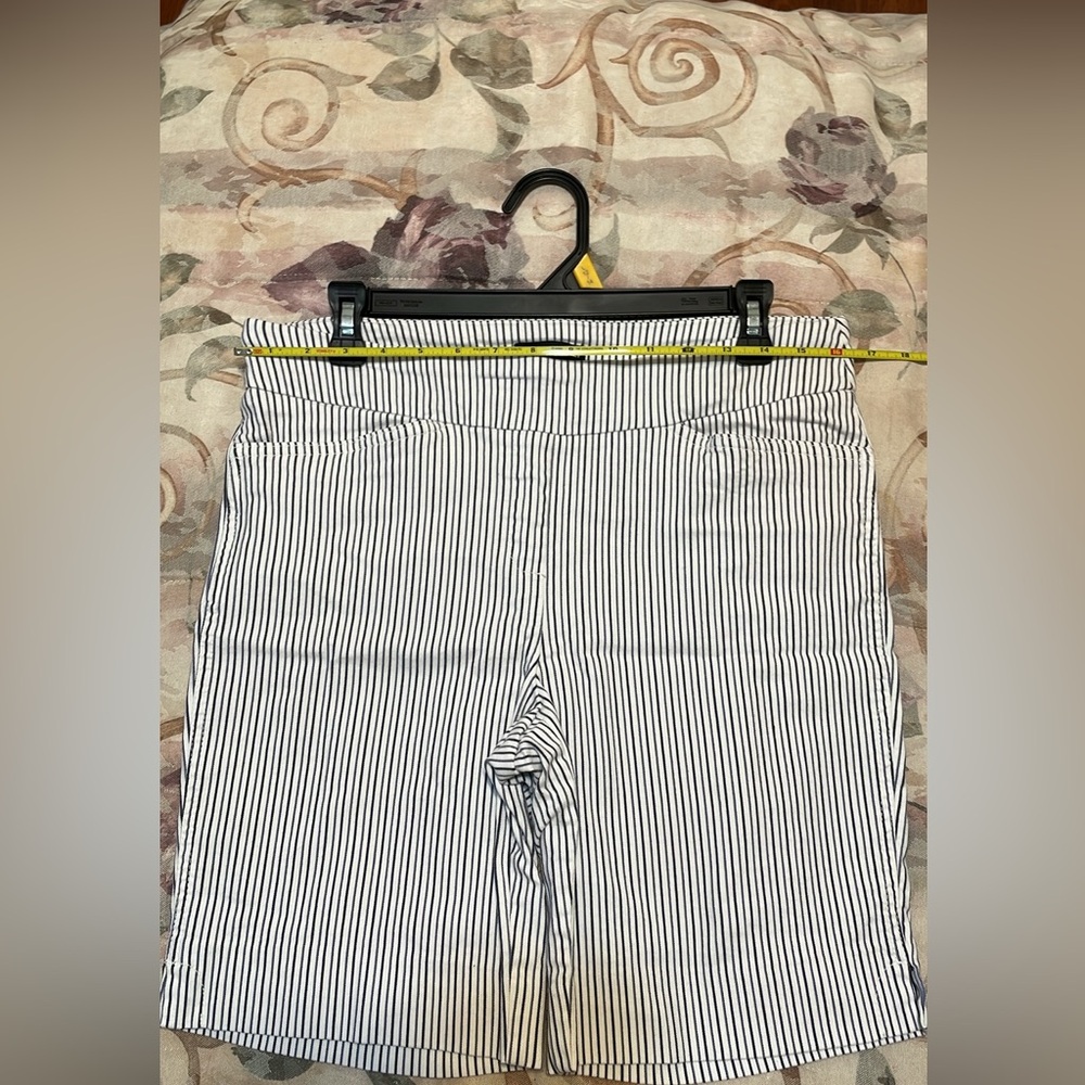 Women’s Stretchy Bermuda Shorts - Picture 5 of 6